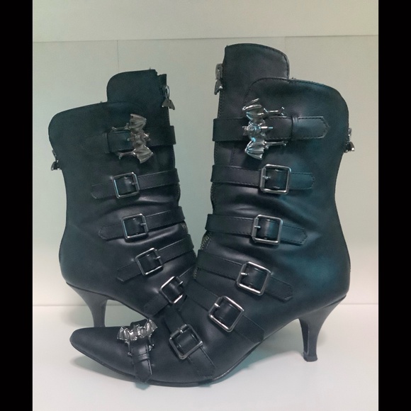 *SOLD* DEMONIA FURY 110 SIZE 9 BAT BUCKLE WINKLEPICKLER GOTH WITCH BOOTS POINTY - Picture 1 of 16
